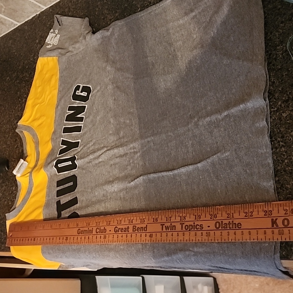 ⭐️3/$20⭐️Pink Victoria Secret t-shirt‎ - Picture 7 of 7